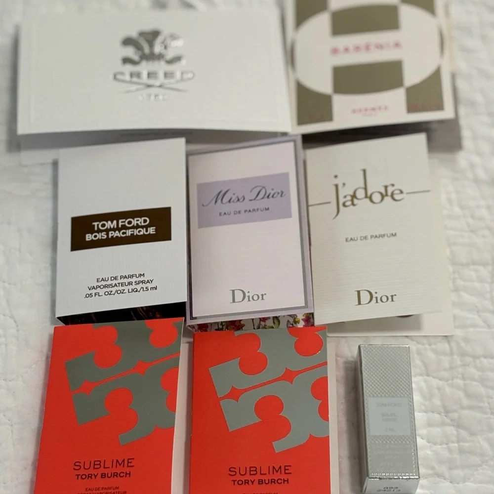 Assorted Perfume Sample Set - Picture 2 of 2